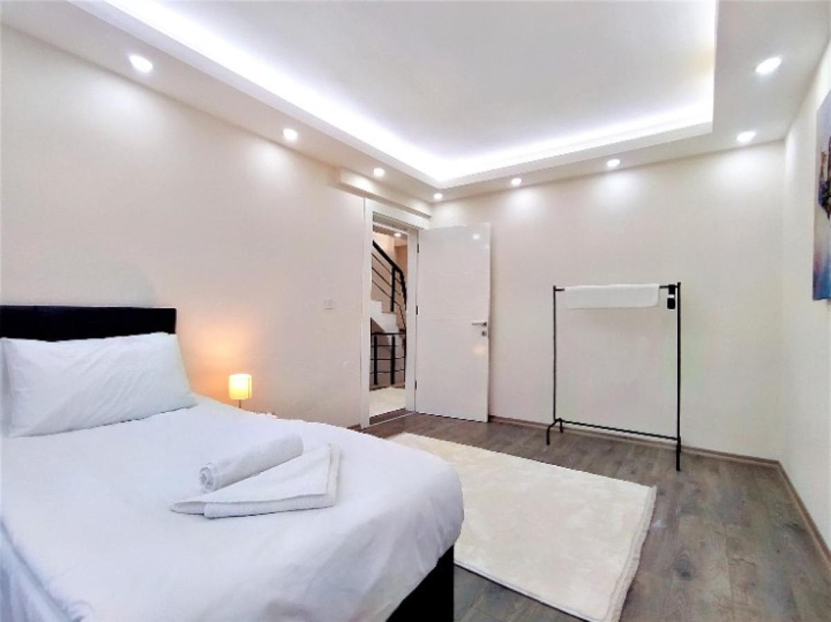 Villa Triplex With Sauna Near Airport In *
