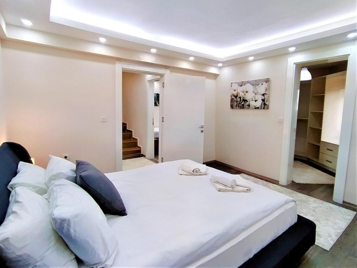 Villa Triplex With Sauna Near Airport In *