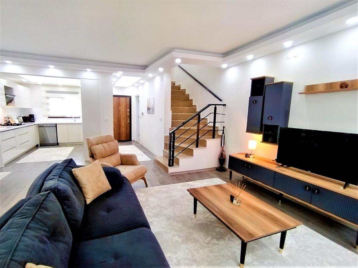 Triplex With Sauna Near Airport In *