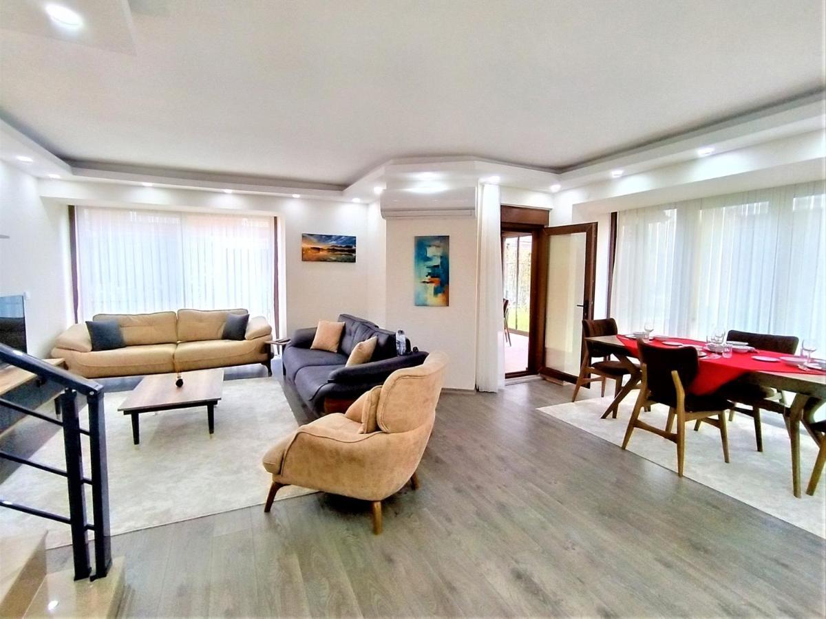 Villa Triplex With Sauna Near Airport In *