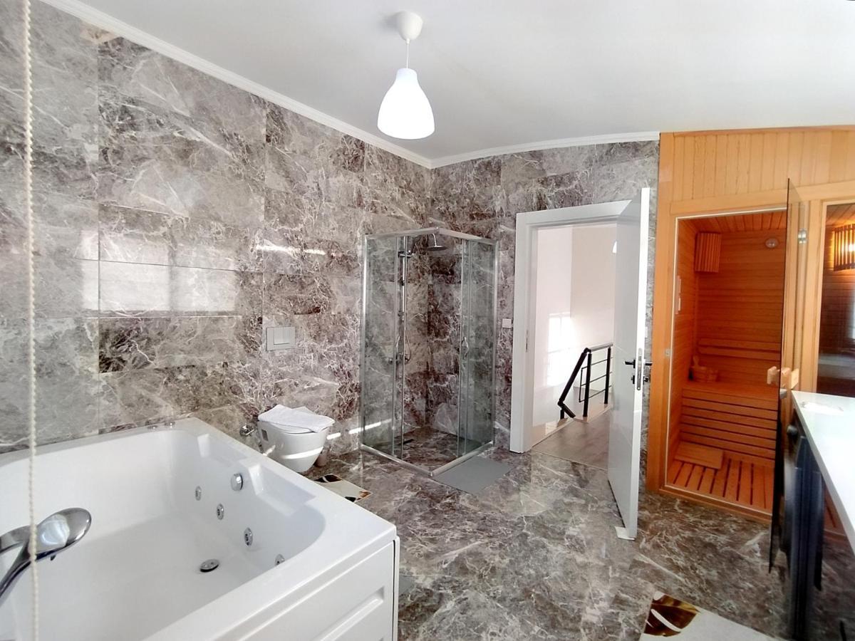 Triplex With Sauna Near Airport In *